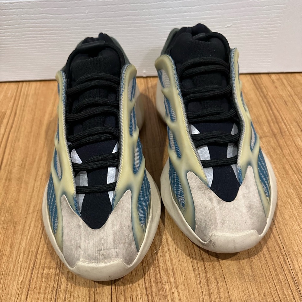 Yeezy 700 v3
